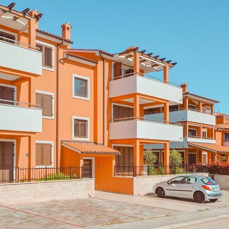 Apartment Dertil Premantura Exterior photo